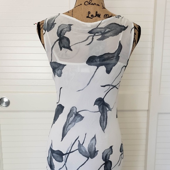 Like New Sleeveless Caroll Dress - Local Pickup Available in Vancouver, WA - Picture 5 of 6